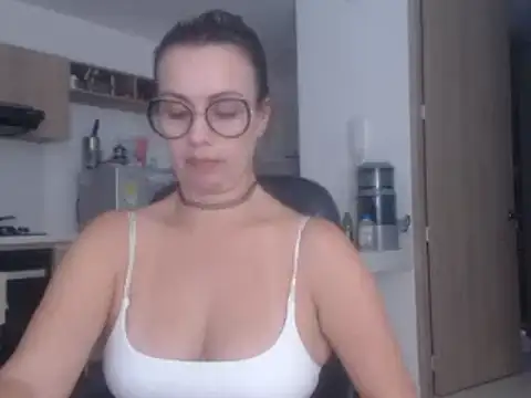 Snapshot of LovePaula chatting on 02/20/25, 01:14 LovePaula online show from 02/20/25, 01:14