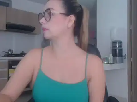 Snapshot of LovePaula chatting on 03/18/25, 12:03 LovePaula online show from 03/18/25, 12:03