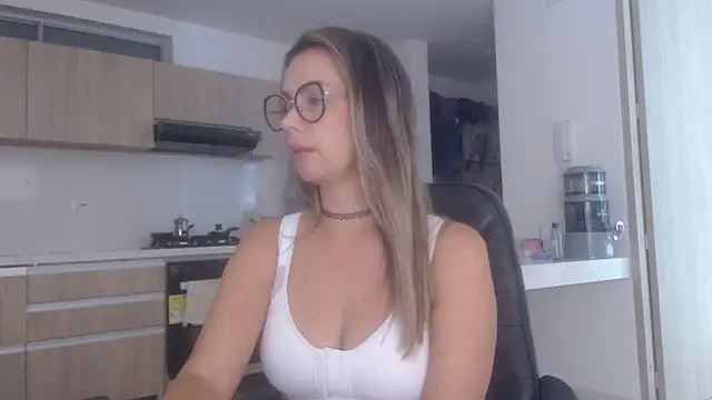 Snapshot of LovePaula chatting on 12/02/25, 11:59 LovePaula online show from 12/02/25, 11:59