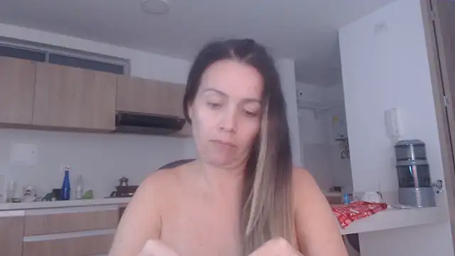 LovePaula online show from 06/09/26, 03:07
