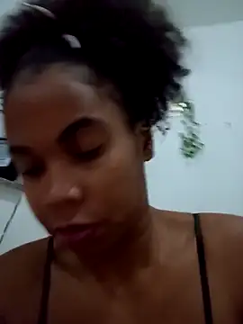 Snapshot of PrettahSantos chatting on 09/27/25, 02:38 PrettahSantos online show from 09/27/25, 02:38