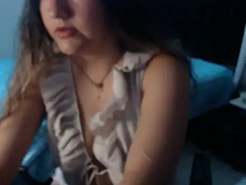 Snapshot of hilarymilky chatting on 10/05/25, 02:21 hilarymilky online show from 10/05/25, 02:21