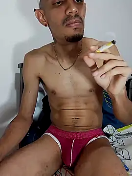 Snapshot of LATINO27CM chatting on 10/03/25, 09:12 LATINO27CM online show from 10/03/25, 09:12