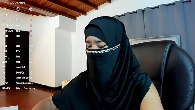 Snapshot of kalila_latif chatting on 10/10/25, 02:32 kalila latif online show from 10/10/25, 02:32