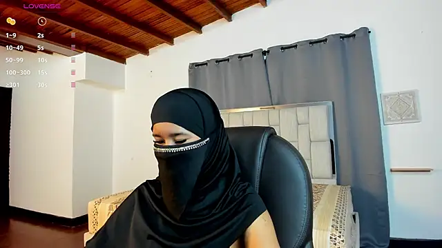 Snapshot of kalila_latif chatting on 10/27/25, 02:37 kalila latif online show from 10/27/25, 02:37