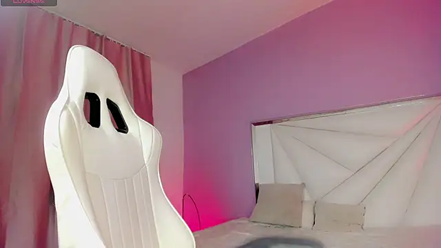 Isabela saenz online show from 10/10/25, 03:16