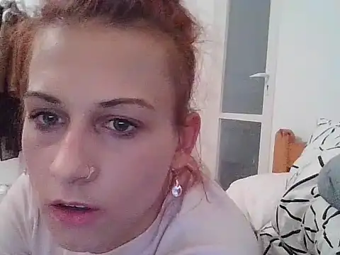 Snapshot of HotLenaX chatting on 10/23/25, 10:52 HotLenaX online show from 10/23/25, 10:52