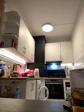 Snapshot of HotLenaX chatting on 11/04/25, 07:35 HotLenaX online show from 11/04/25, 07:35