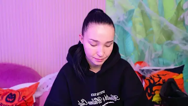 Amanda Choi online show from 10/25/25, 05:26