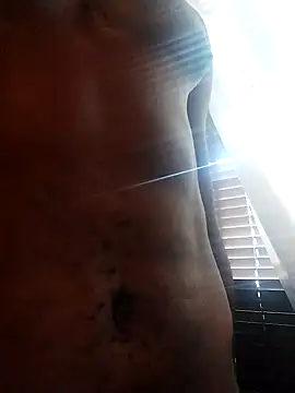 Snapshot of Blackveins32 chatting on 10/22/25, 06:02 Blackveins32 online show from 10/22/25, 06:02