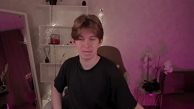 Snapshot of Vincent_Pots chatting on 10/03/25, 05:37 Vincent Pots online show from 10/03/25, 05:37