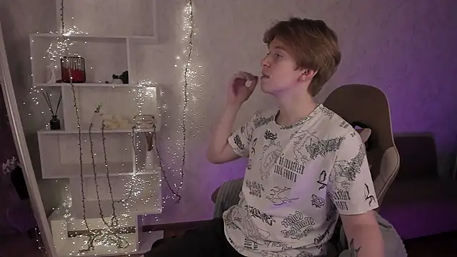 Snapshot of Vincent_Pots chatting on 10/04/25, 05:38 Vincent Pots online show from 10/04/25, 05:38