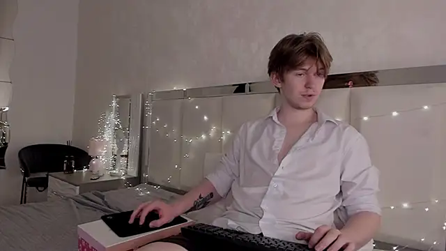 Snapshot of Vincent_Pots chatting on 10/10/25, 05:39 Vincent Pots online show from 10/10/25, 05:39