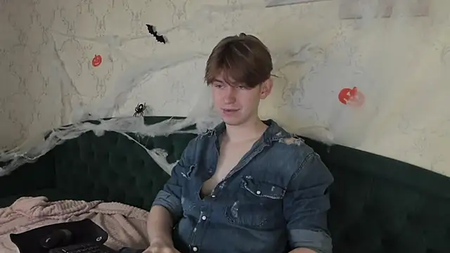 Snapshot of Vincent_Pots chatting on 10/18/25, 05:32 Vincent Pots online show from 10/18/25, 05:32