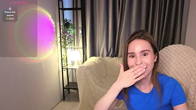 Snapshot of chatting on 10/17/25, 05:21 online show from 10/17/25, 05:21