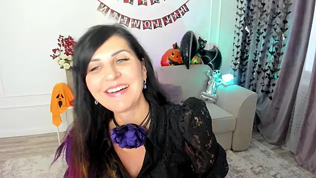 Snapshot of Moon_Veloure1 chatting on 10/13/25, 03:50 Moon Veloure1 online show from 10/13/25, 03:50