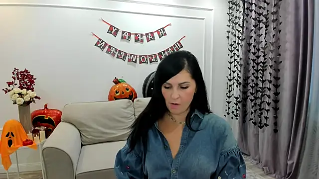 Snapshot of Moon_Veloure1 chatting on 10/16/25, 03:29 Moon Veloure1 online show from 10/16/25, 03:29