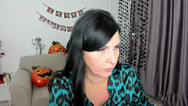 Snapshot of Moon_Veloure1 chatting on 10/19/25, 03:29 Moon Veloure1 online show from 10/19/25, 03:29