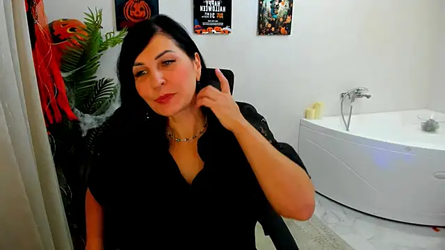 Snapshot of Moon_Veloure1 chatting on 10/21/25, 04:02 Moon Veloure1 online show from 10/21/25, 04:02