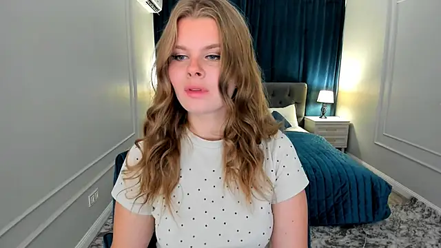 Snapshot of WildeDesiree chatting on 10/02/25, 12:34 WildeDesiree online show from 10/02/25, 12:34