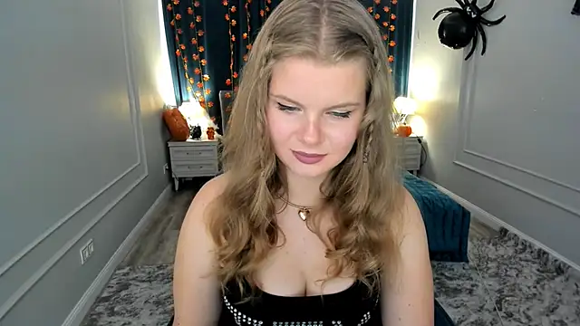 Snapshot of WildeDesiree chatting on 10/28/25, 12:19 WildeDesiree online show from 10/28/25, 12:19