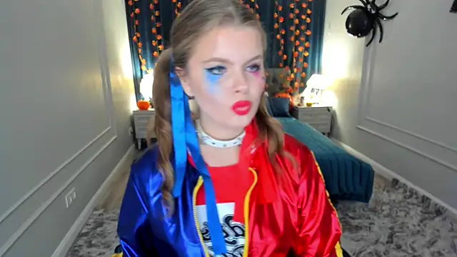 Snapshot of WildeDesiree chatting on 10/31/25, 08:10 WildeDesiree online show from 10/31/25, 08:10