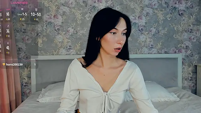Snapshot of MissLauura chatting on 09/22/25, 01:35 MissLauura online show from 09/22/25, 01:35