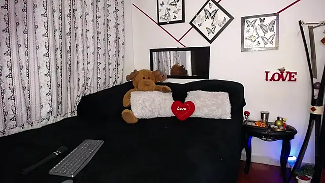 Snapshot of Violetta_afrodit chatting on 10/21/25, 12:44 Violetta afrodit online show from 10/21/25, 12:44