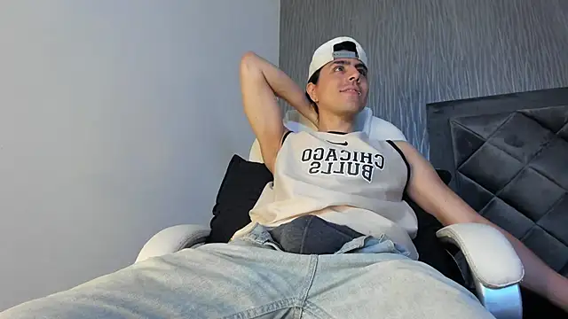 Snapshot of dylan_cross_ chatting on 10/03/25, 11:40 dylan cross online show from 10/03/25, 11:40