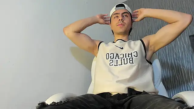 Snapshot of dylan_cross_ chatting on 10/04/25, 11:19 dylan cross online show from 10/04/25, 11:19