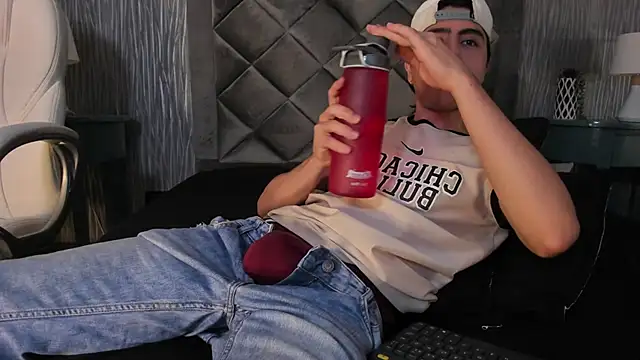 Snapshot of dylan_cross_ chatting on 10/14/25, 11:22 dylan cross online show from 10/14/25, 11:22