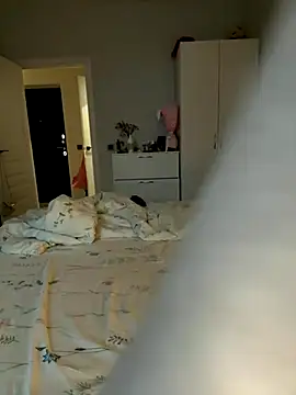 Snapshot of LinaViam chatting on 10/15/25, 10:15 LinaViam online show from 10/15/25, 10:15