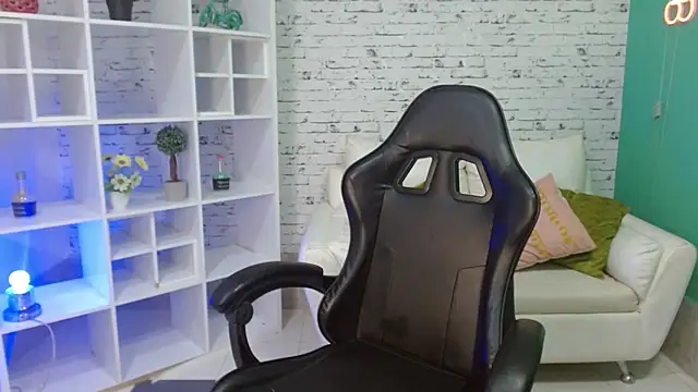 Snapshot of loaizalust chatting on 10/12/25, 12:15 loaizalust online show from 10/12/25, 12:15