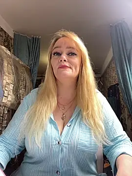 Sweet-blonde online show from 11/08/25, 08:51