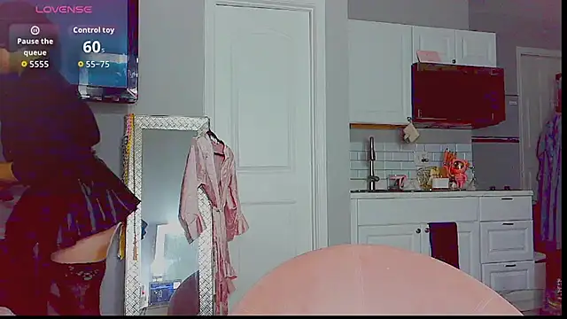 Snapshot of LunaMilav chatting on 10/01/25, 02:28 LunaMilav online show from 10/01/25, 02:28