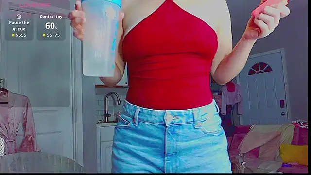 Snapshot of LunaMilav chatting on 10/05/25, 01:48 LunaMilav online show from 10/05/25, 01:48