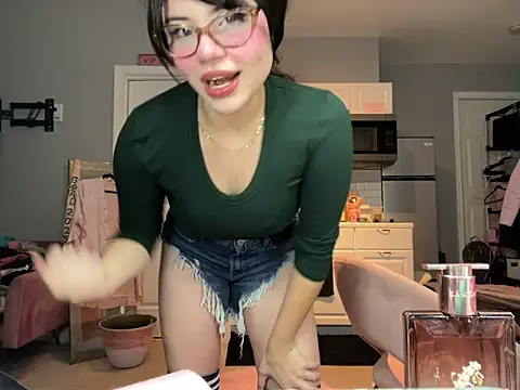 Snapshot of LunaMilav chatting on 10/11/25, 02:11 LunaMilav online show from 10/11/25, 02:11