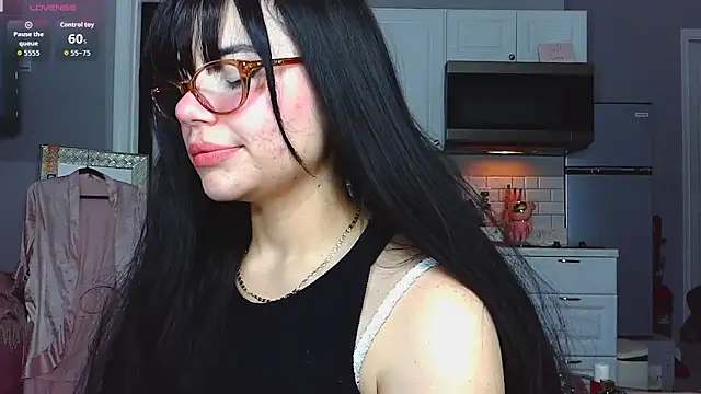 Snapshot of LunaMilav chatting on 10/16/25, 12:00 LunaMilav online show from 10/16/25, 12:00