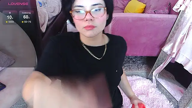 Snapshot of LunaMilav chatting on 10/28/25, 12:03 LunaMilav online show from 10/28/25, 12:03