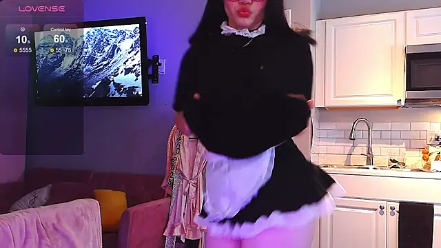 Snapshot of LunaMilav chatting on 10/31/25, 12:22 LunaMilav online show from 10/31/25, 12:22