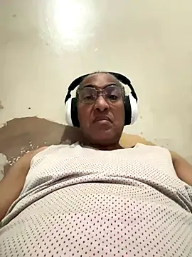 Snapshot of MrRainmak3r chatting on 11/10/25, 07:18 MrRainmak3r online show from 11/10/25, 07:18