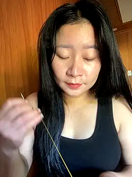 Snapshot of violet-00 chatting on 10/05/25, 01:37 violet-00 online show from 10/05/25, 01:37