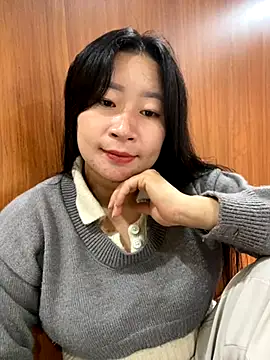 Snapshot of violet-00 chatting on 10/12/25, 01:15 violet-00 online show from 10/12/25, 01:15