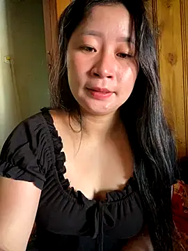 Snapshot of violet-00 chatting on 10/13/25, 12:54 violet-00 online show from 10/13/25, 12:54