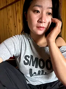 Snapshot of violet-00 chatting on 10/14/25, 12:55 violet-00 online show from 10/14/25, 12:55