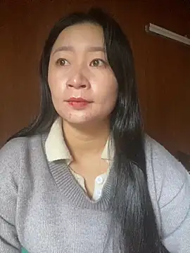 Snapshot of violet-00 chatting on 10/17/25, 12:14 violet-00 online show from 10/17/25, 12:14