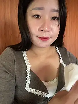 Snapshot of violet-00 chatting on 10/18/25, 01:30 violet-00 online show from 10/18/25, 01:30