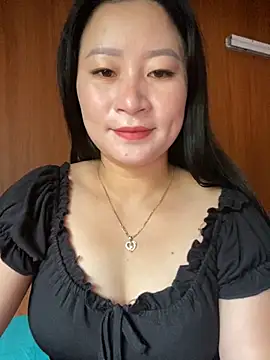 Snapshot of violet-00 chatting on 10/21/25, 02:23 violet-00 online show from 10/21/25, 02:23