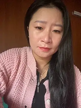 Snapshot of violet-00 chatting on 10/25/25, 12:51 violet-00 online show from 10/25/25, 12:51