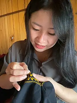 Snapshot of violet-00 chatting on 10/28/25, 12:58 violet-00 online show from 10/28/25, 12:58